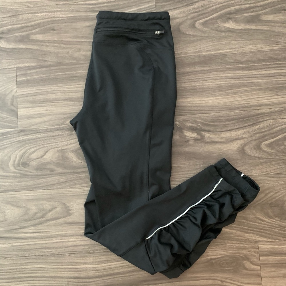 REI Black Leggings With Scrunch Leg Bottoms